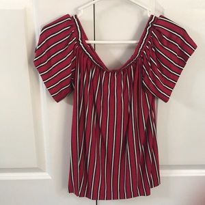 Red striped shirt sleeve shirt